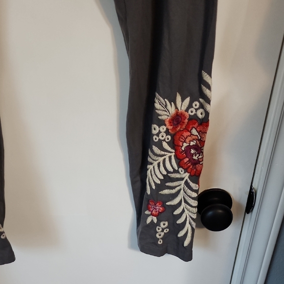 Johnny Was Gray Floral Embroirded Leggings - Picture 4 of 8